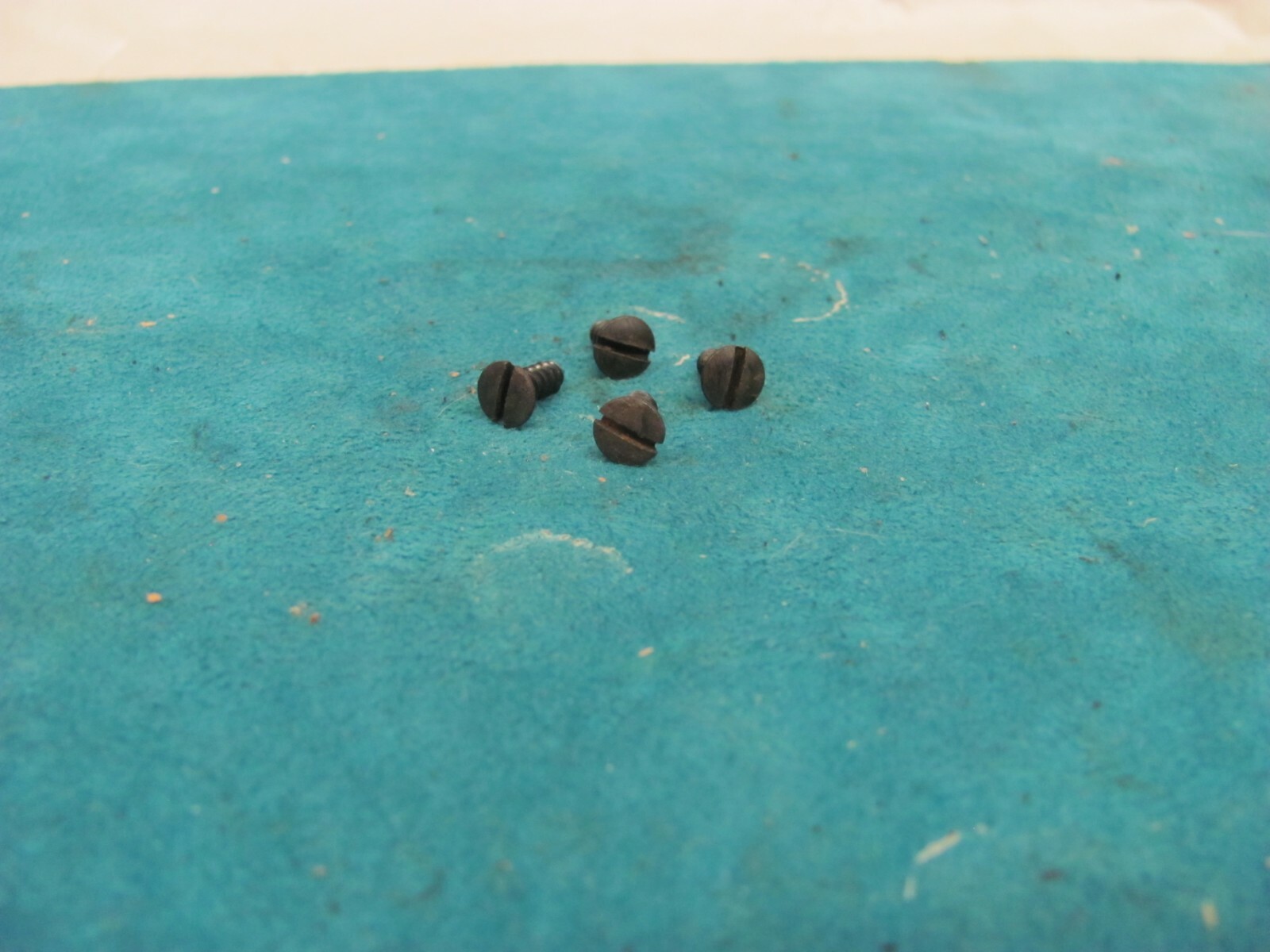 Daisy-93-693-Grip-Screws-4-Used-224206506608-2 Daisy 93, 693 - Grip Screws (4) Used - Image 2