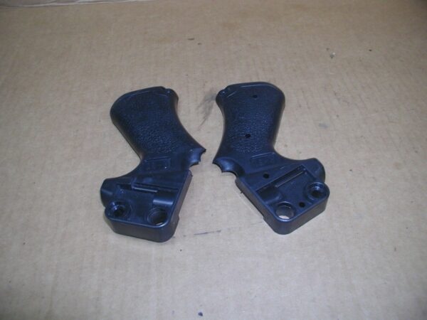 CH-0581 Spring Airsoft Shotgun - Grip Sides Plastic Used - Image 4