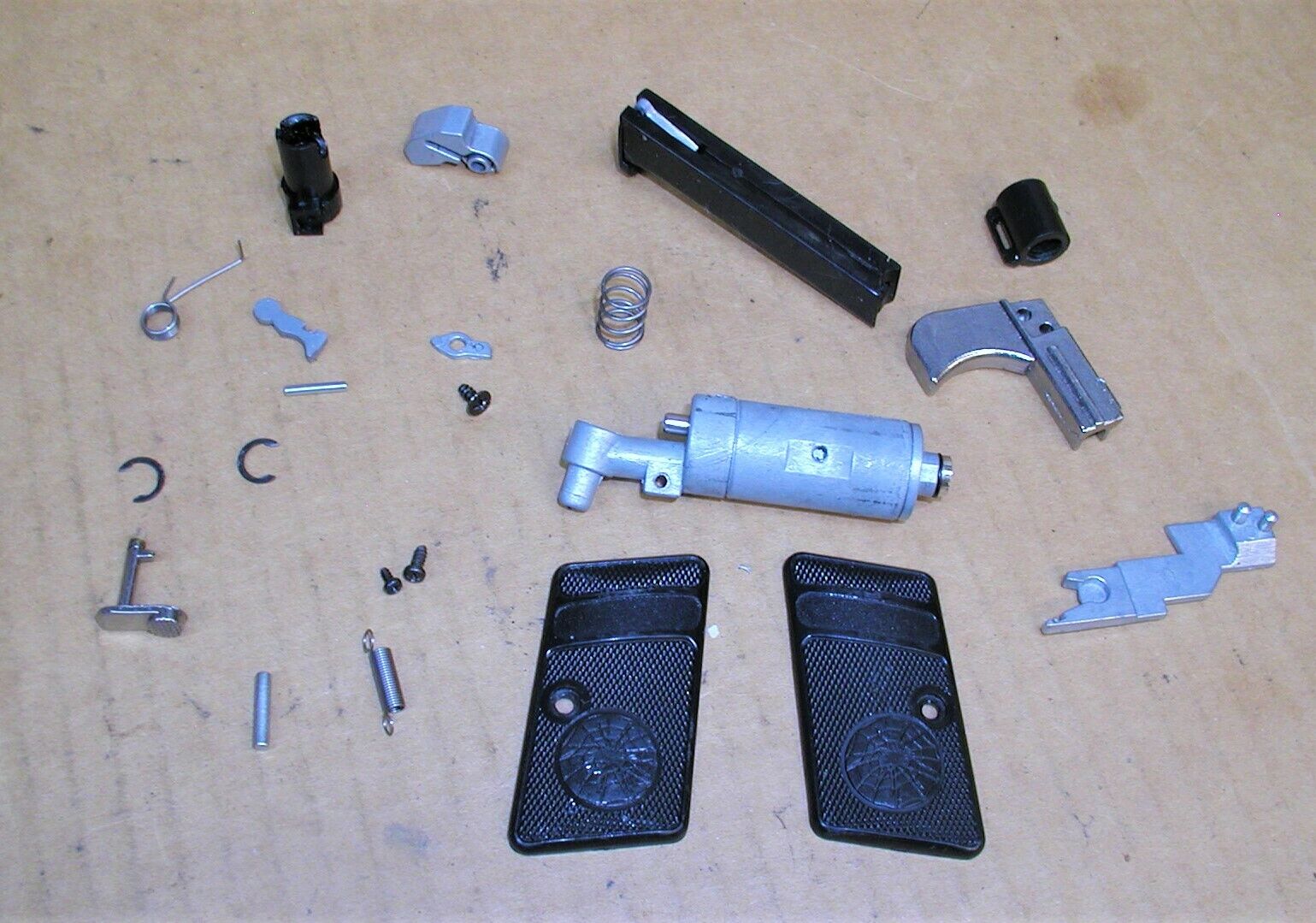 Unknown-Brand-BB-Pistol-Parts-Bag-C-Used-224691185060-4 Unknown Brand BB Pistol Parts Bag C Used - Image 5