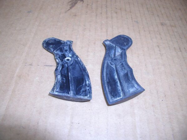 Gecado .22LR Revolver - Grips Checkered Black Plastic W/Thumbrest - Image 4