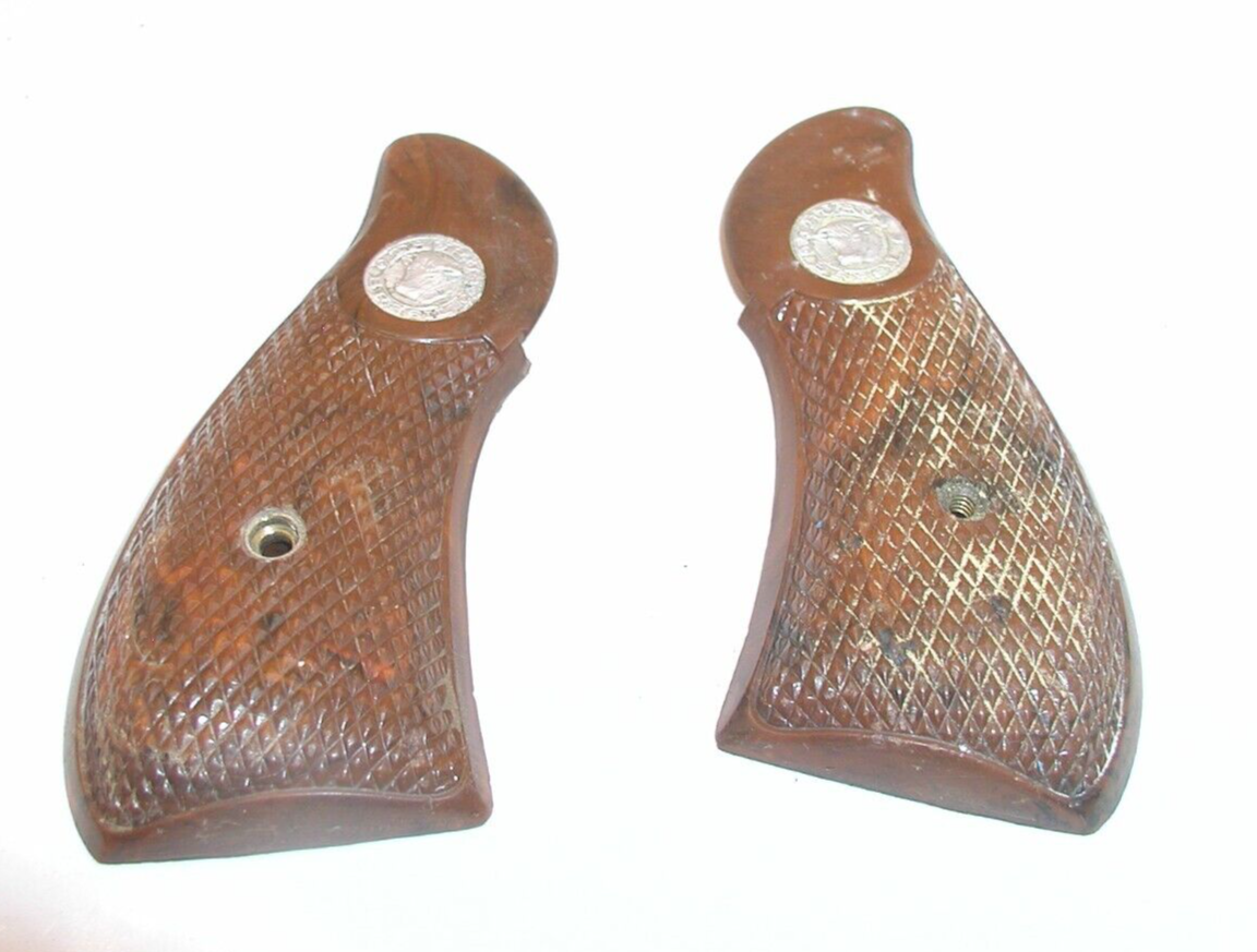 Forjas Taurus .38 Cal Grips, Square Butt, 1 Frame Pin Hole, Textured Plastic