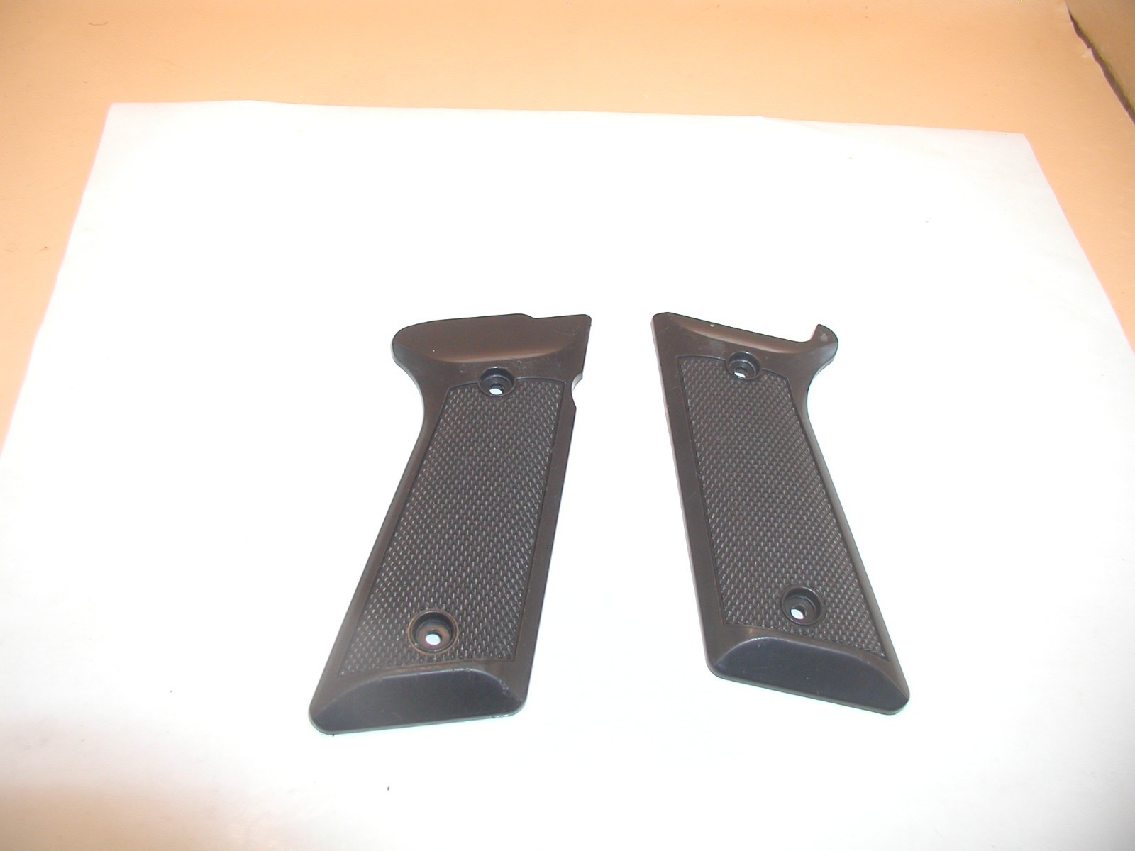 Bear River 1911 Airsoft Pistol - Grips Plastic