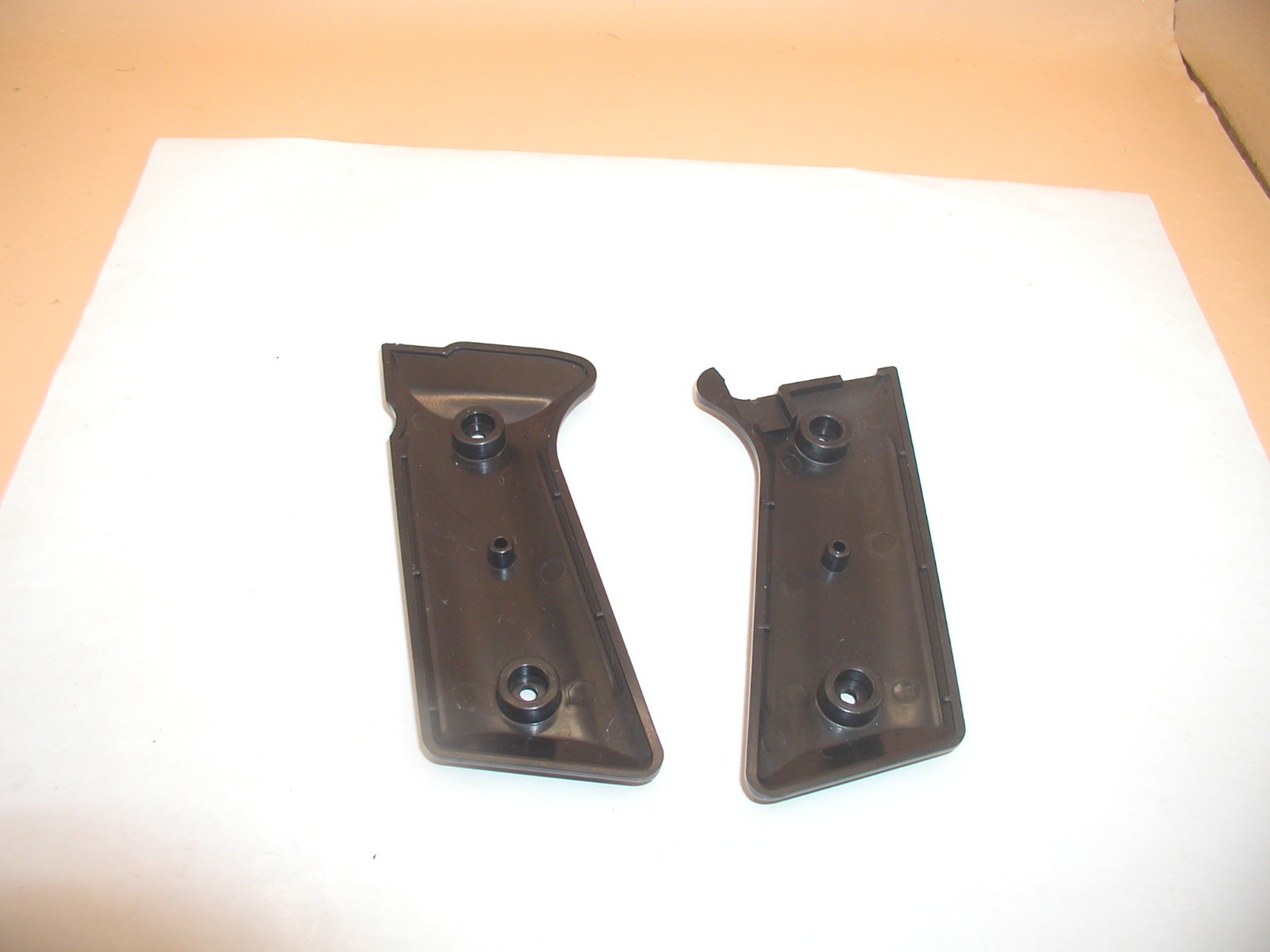 Bear River 1911 Airsoft Pistol - Grips Plastic - Image 4