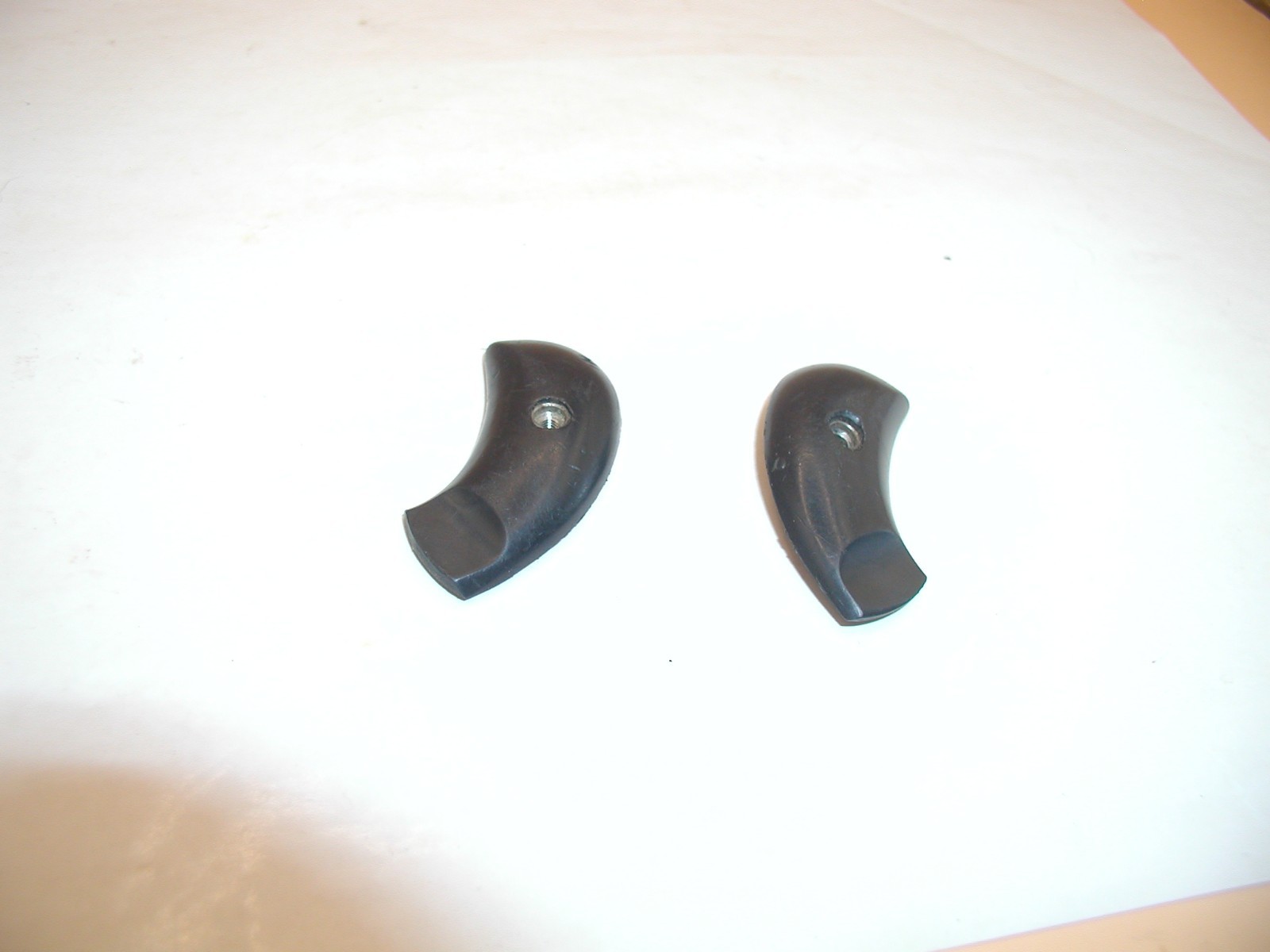 Freedom Mini Revolver 22 Magnum - Grip Set, Black Plastic - Image 3